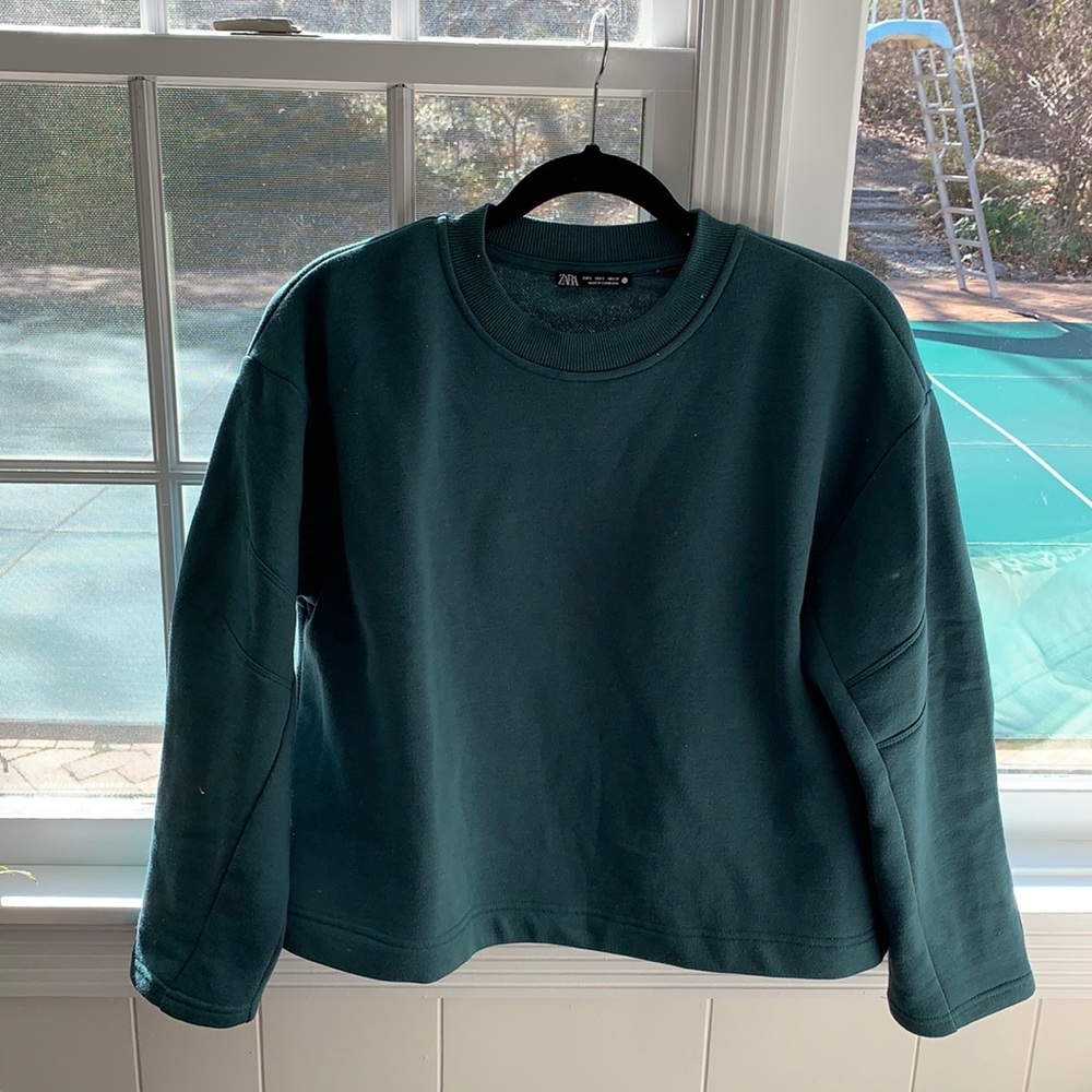 Sweatshirt with shoulder Detail